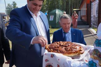 Открытие в поселке Абан стадиона имени Олимпийского чемпиона по греко-римской борьбе А.В. Шумакова 29 августа 2020г