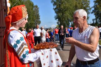 Открытие в поселке Абан стадиона имени Олимпийского чемпиона по греко-римской борьбе А.В. Шумакова 29 августа 2020г